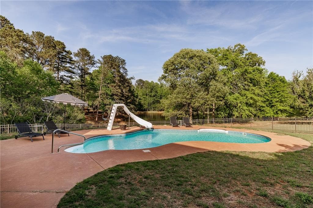 4 bedroom, 4 bathroom, 3,238 sq ft single family residence for sale at 136 Hidden Lake Drive, Hull, GA 30646 — photo 3