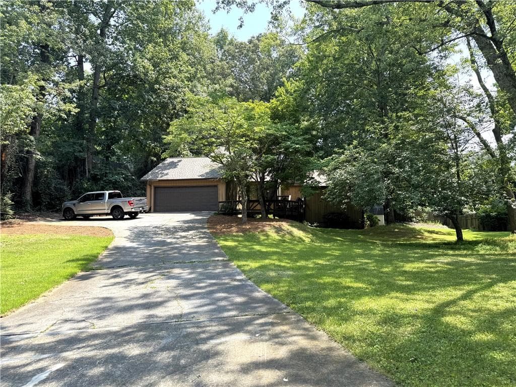 3 bedroom, 3 bathroom, 1,977 sq ft single family residence for rent at 1302 Colony Dr, Marietta, GA 30068 for $2,750 a month — photo 2