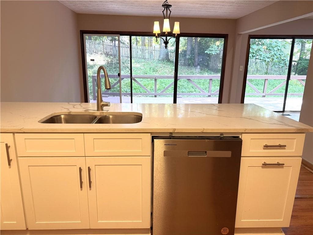 3 bedroom, 3 bathroom, 1,977 sq ft single family residence for rent at 1302 Colony Dr, Marietta, GA 30068 for $2,750 a month — photo 5