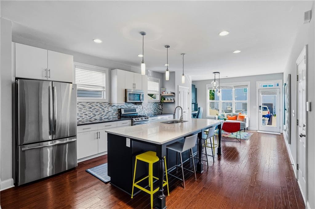3 bedroom, 3 bathroom, 2,374 sq ft single family residence for sale at 1529 Bungalow Lane, Atlanta, GA 30318 — photo 7