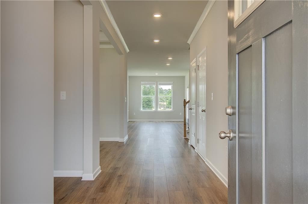 4 bedroom, 3 bathroom, 2,997 sq ft single family residence for sale at 301 Arnewood Circle, Mcdonough, GA 30253 — photo 4