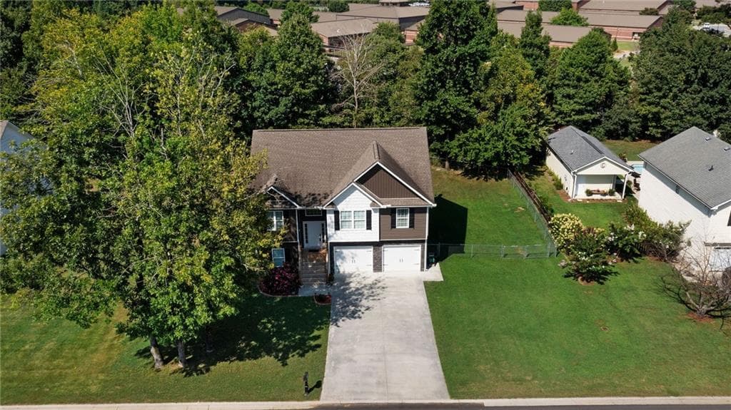 4 bedroom, 3 bathroom, 1,954 sq ft single family residence for sale at 315 Wildwood Circle, Calhoun, GA 30701 — photo 2