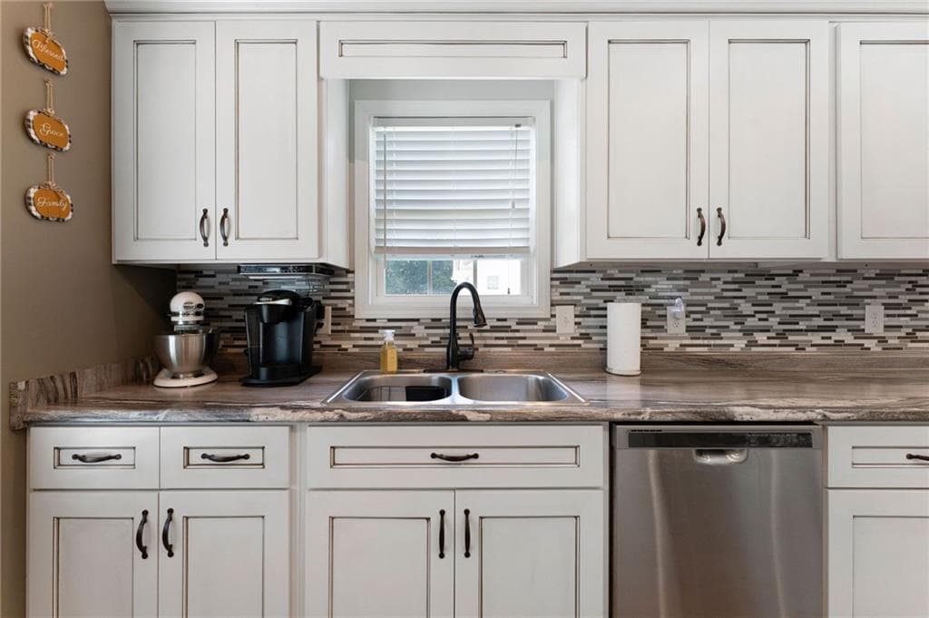 4 bedroom, 3 bathroom, 1,954 sq ft single family residence for sale at 315 Wildwood Circle, Calhoun, GA 30701 — photo 7