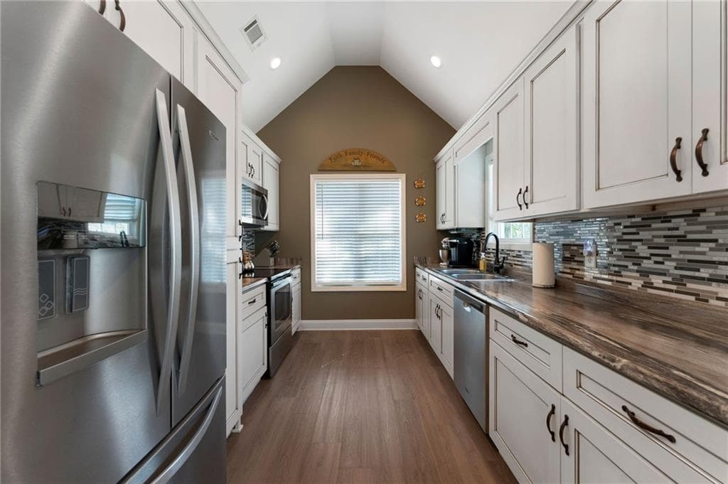 4 bedroom, 3 bathroom, 1,954 sq ft single family residence for sale at 315 Wildwood Circle, Calhoun, GA 30701 — photo 9
