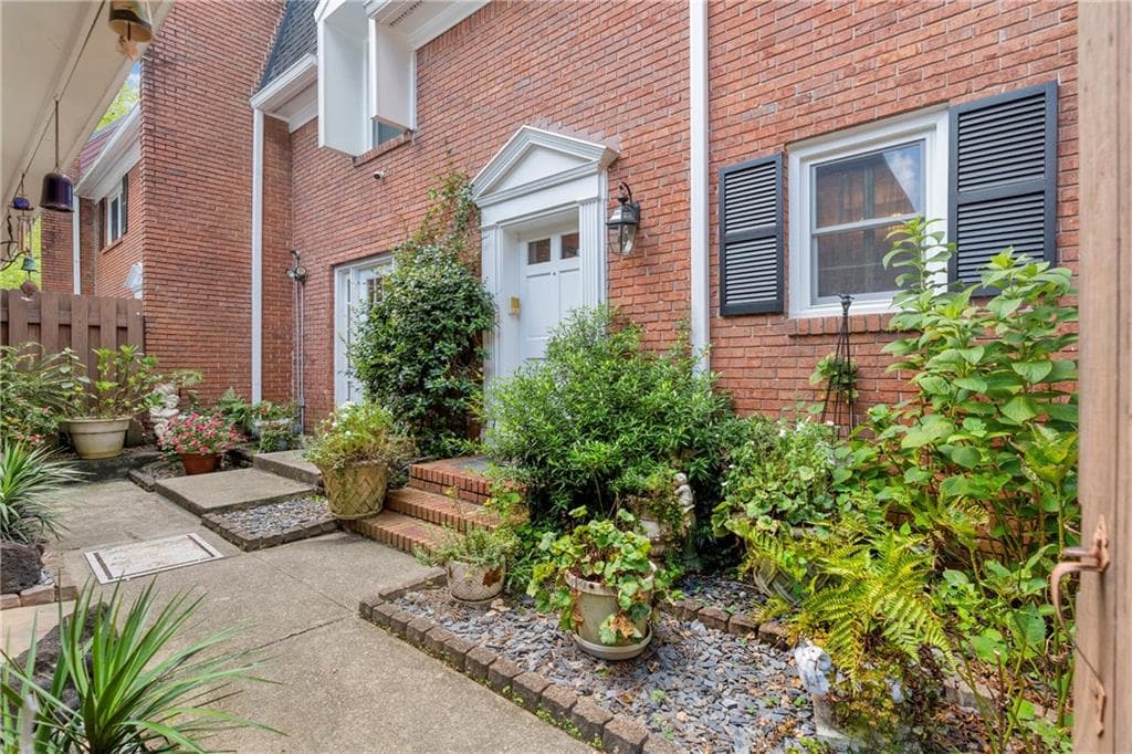 3 bedroom, 4 bathroom, 2,772 sq ft condominium for sale at 1417 Ashford Place, Brookhaven, GA 30319 — photo 2
