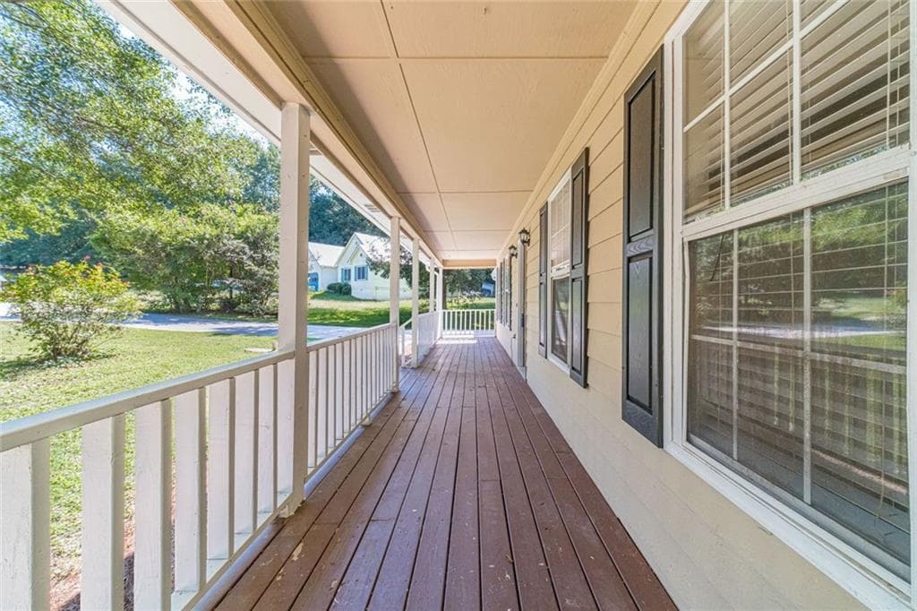 4 bedroom, 3 bathroom, 1,824 sq ft single family residence under contract at 222 Deer Walk Drive, Winder, GA 30680 — photo 4