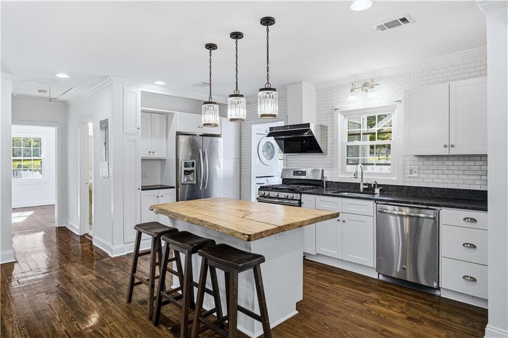 3 bedroom, 2 bathroom, 1,750 sq ft single family residence under contract at 426 Freyer Drive NE, Marietta, GA 30060 — photo 5