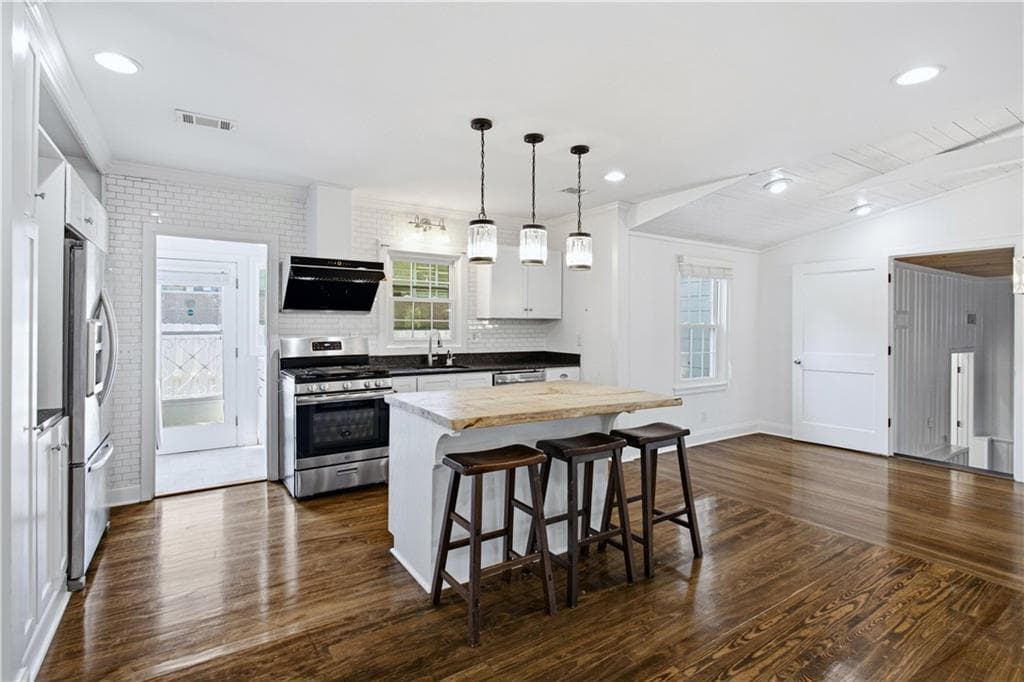 3 bedroom, 2 bathroom, 1,750 sq ft single family residence under contract at 426 Freyer Drive NE, Marietta, GA 30060 — photo 6