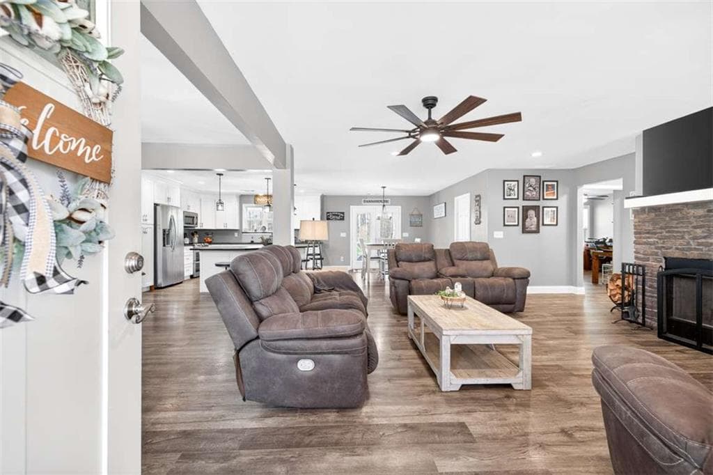 3 bedroom, 2 bathroom, 1,914 sq ft single family residence for sale at 2361 County Line Rd, Mansfield, GA 30055 — photo 4