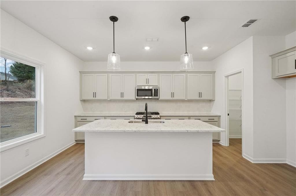 4 bedroom, 3 bathroom, 2,503 sq ft single family residence for sale at 5343 Callahan Trace, Flowery Branch, GA 30542 — photo 5