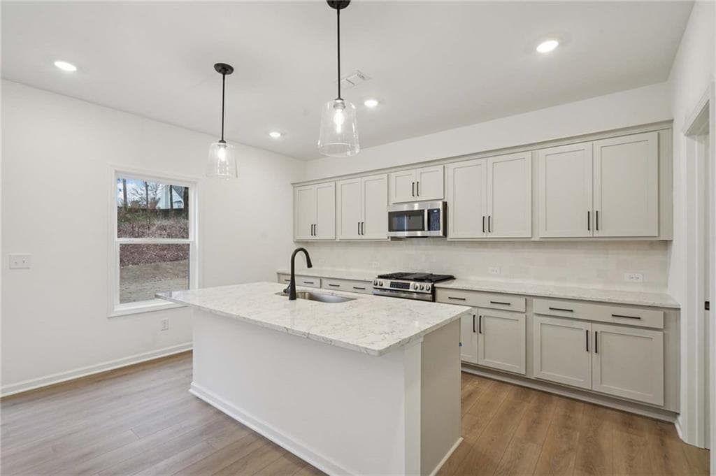 4 bedroom, 3 bathroom, 2,503 sq ft single family residence for sale at 5343 Callahan Trace, Flowery Branch, GA 30542 — photo 7