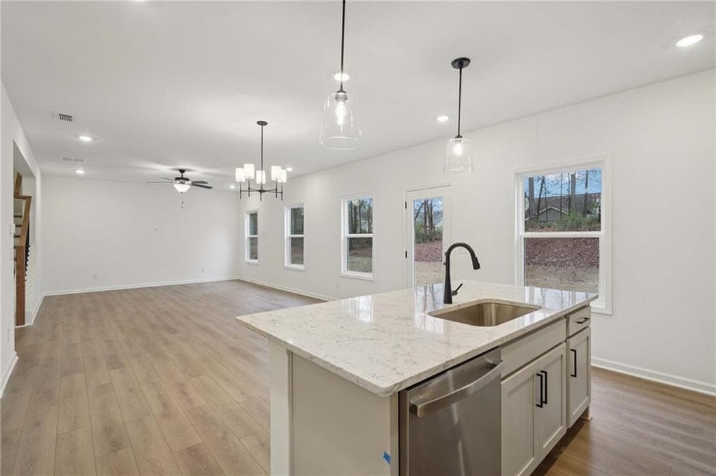 4 bedroom, 3 bathroom, 2,503 sq ft single family residence for sale at 5343 Callahan Trace, Flowery Branch, GA 30542 — photo 8