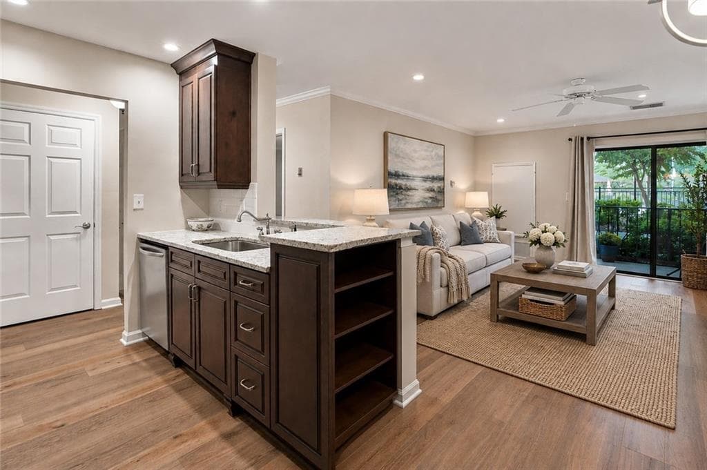 2 bedroom, 2 bathroom, 1,070 sq ft condominium for sale at 300 Johnson Ferry Road A104, Sandy Springs, GA 30328 — photo 3
