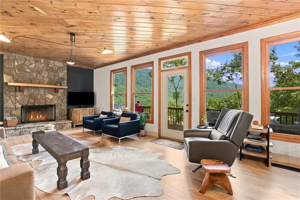 3 bedroom, 3 bathroom, 2,743 sq ft single family residence for sale at 676 Alpine Drive, Jasper, GA 30143 — photo 3