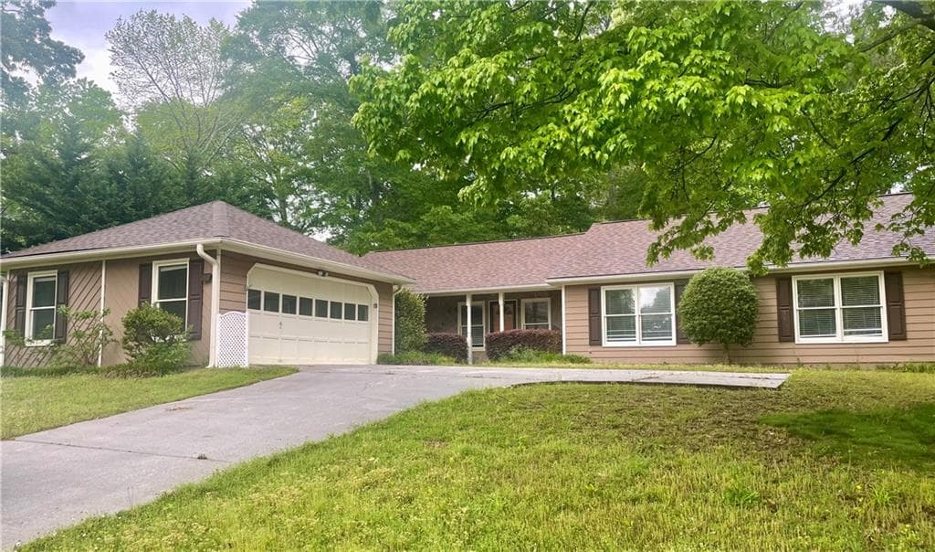 3 bedroom, 2 bathroom, 1,860 sq ft single family residence for rent at 210 Buck Run, Loganville, GA 30052 for $2,299 a month