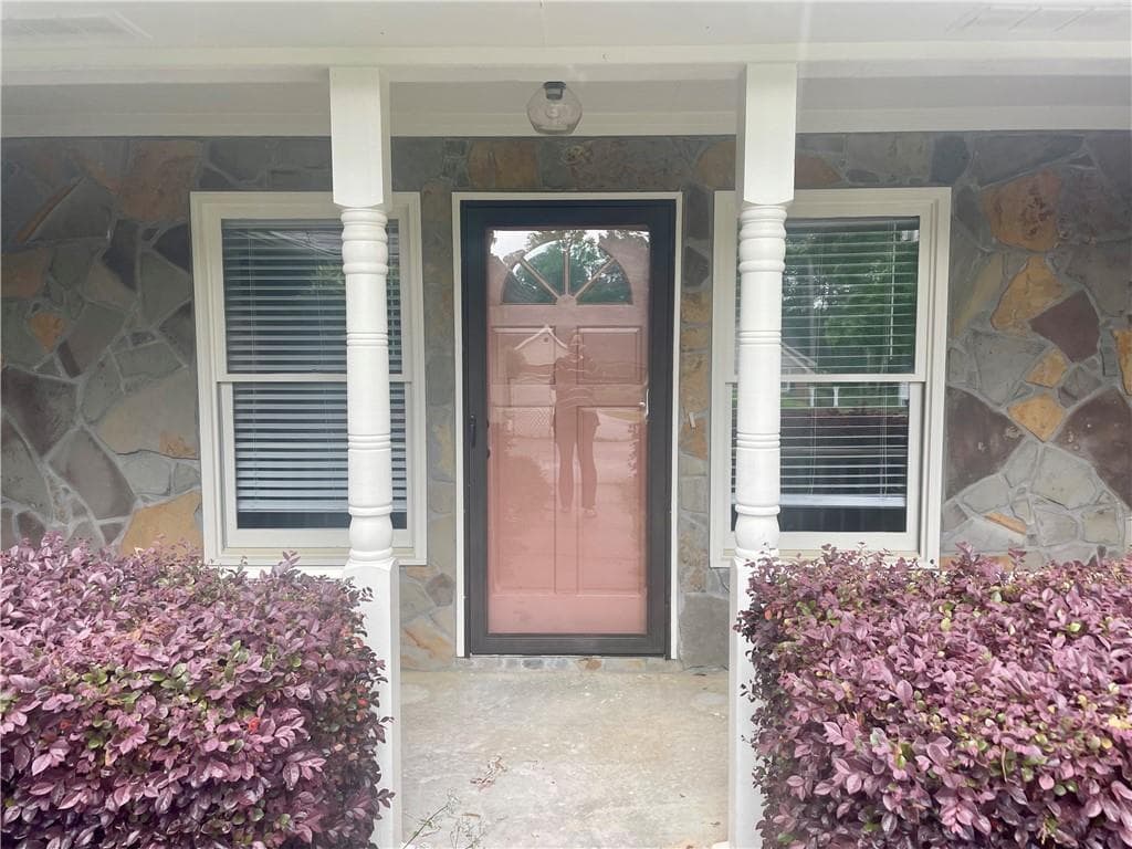 3 bedroom, 2 bathroom, 1,860 sq ft single family residence for rent at 210 Buck Run, Loganville, GA 30052 for $2,499 a month — photo 2