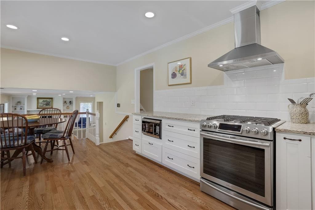 4 bedroom, 4 bathroom, 2,850 sq ft single family residence under contract at 1564 Vernon Way Court, Dunwoody, GA 30338 — photo 3