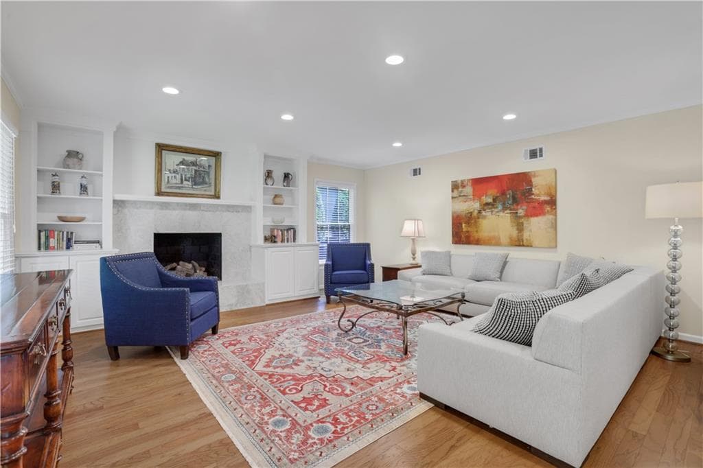 4 bedroom, 4 bathroom, 2,850 sq ft single family residence under contract at 1564 Vernon Way Court, Dunwoody, GA 30338 — photo 4