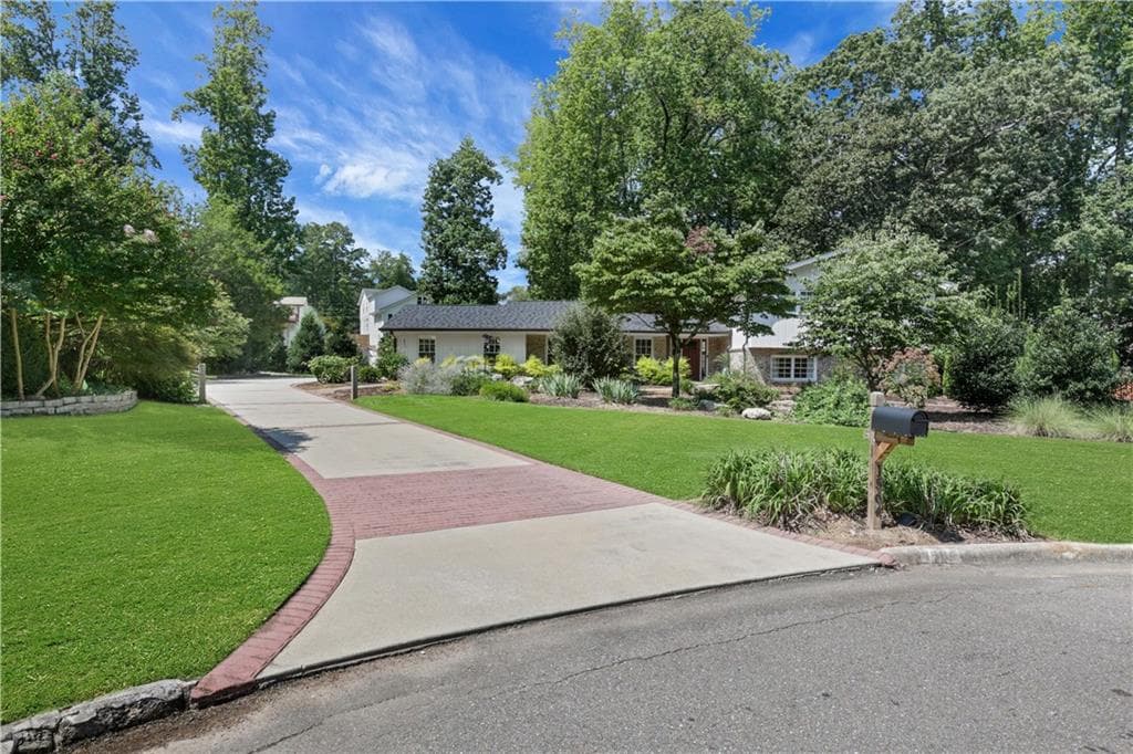 4 bedroom, 4 bathroom, 2,850 sq ft single family residence under contract at 1564 Vernon Way Court, Dunwoody, GA 30338 — photo 10
