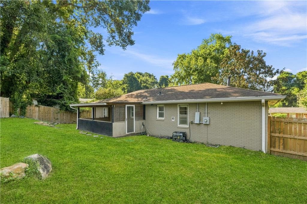 3 bedroom, 1 bathroom, 1,107 sq ft single family residence under contract at 2600 Farn Drive, Ellenwood, GA 30294 — photo 6