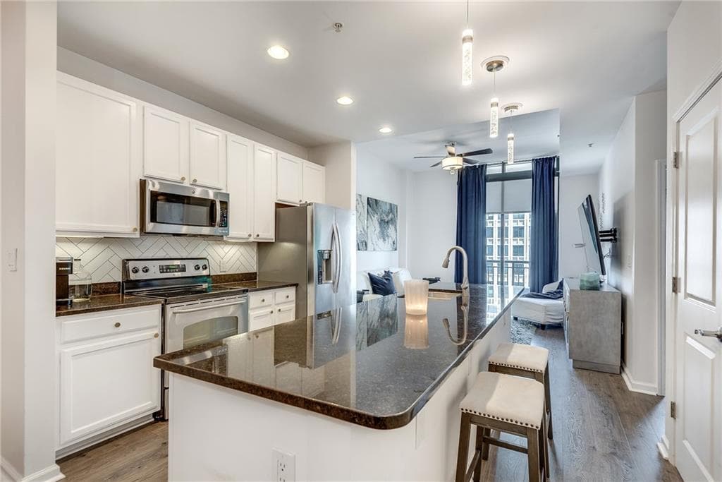1 bedroom, 1 bathroom, 770 sq ft condominium for sale at 3040 Peachtree Road 1602, Atlanta, GA 30305 — photo 5