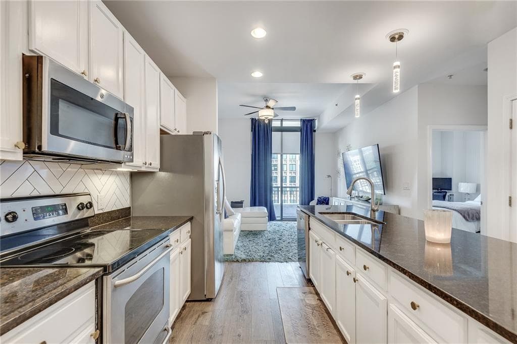 1 bedroom, 1 bathroom, 770 sq ft condominium for sale at 3040 Peachtree Road 1602, Atlanta, GA 30305 — photo 6