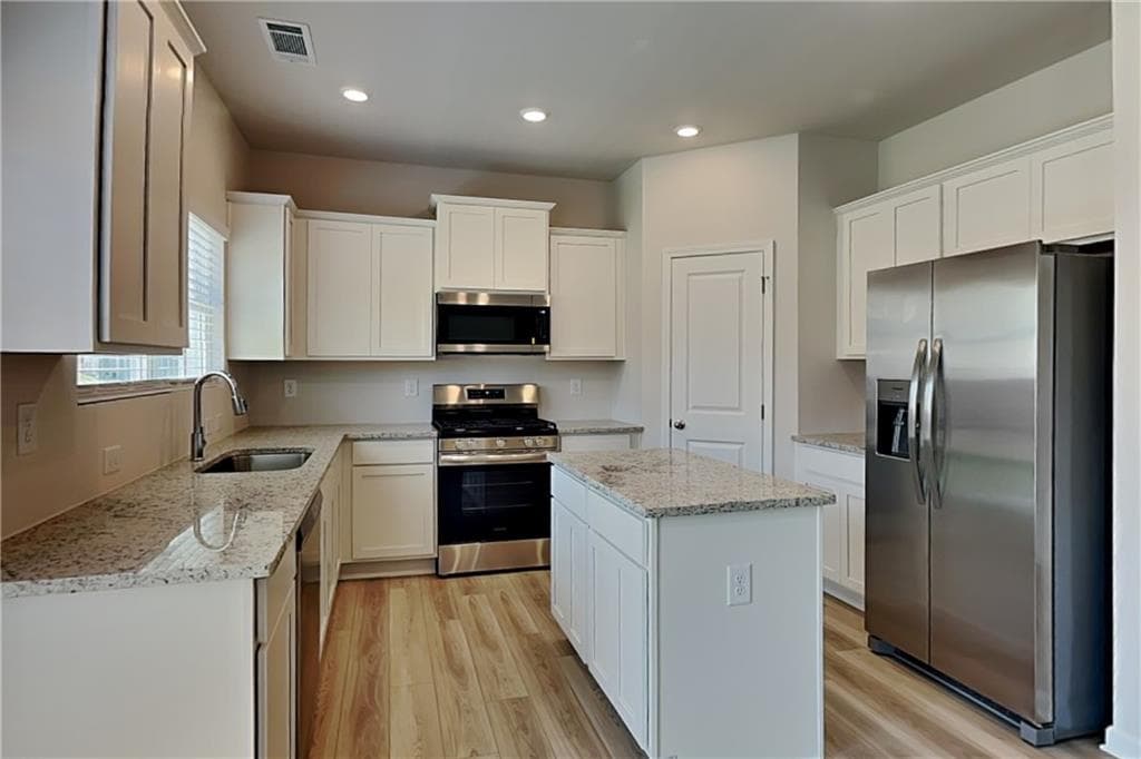 4 bedroom, 3 bathroom, 1,714 sq ft single family residence for rent at 177 Bloomfield Circle, Canton, GA 30114 for $2,100 a month — photo 3