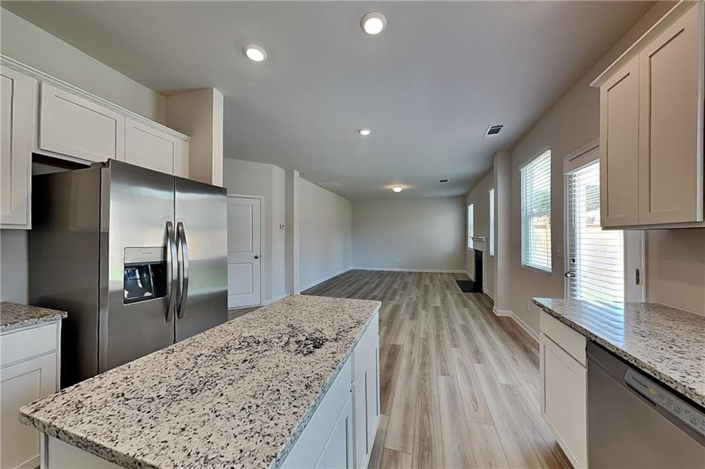 4 bedroom, 3 bathroom, 1,714 sq ft single family residence for rent at 177 Bloomfield Circle, Canton, GA 30114 for $2,100 a month — photo 4