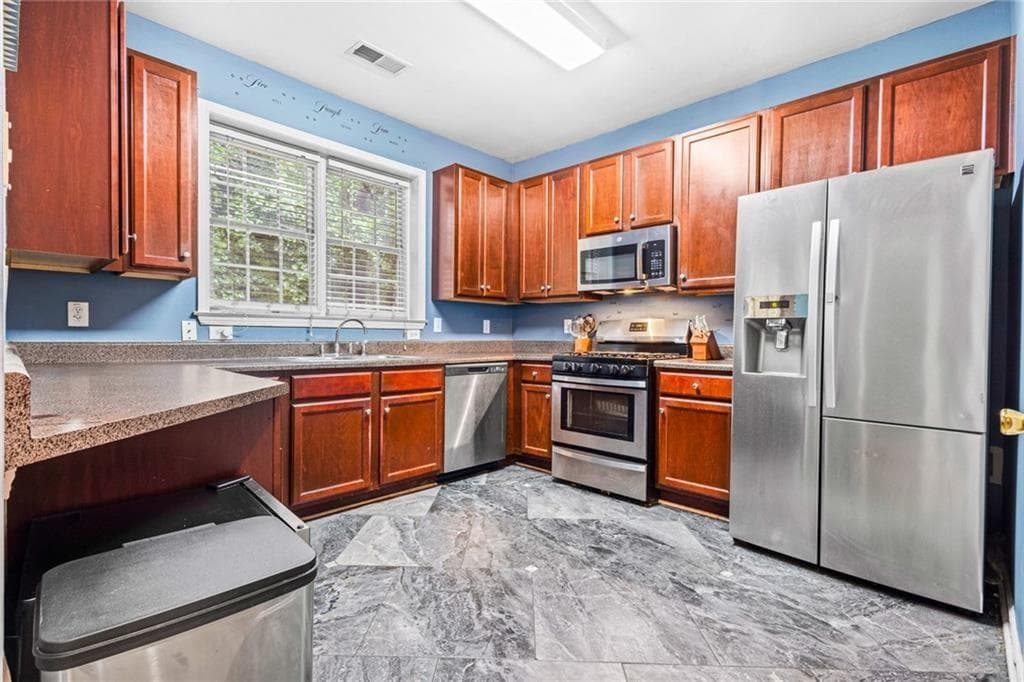 3 bedroom, 3 bathroom, 2,274 sq ft townhouse for sale at 2353 Maplewood Court 25, Atlanta, GA 30339 — photo 7