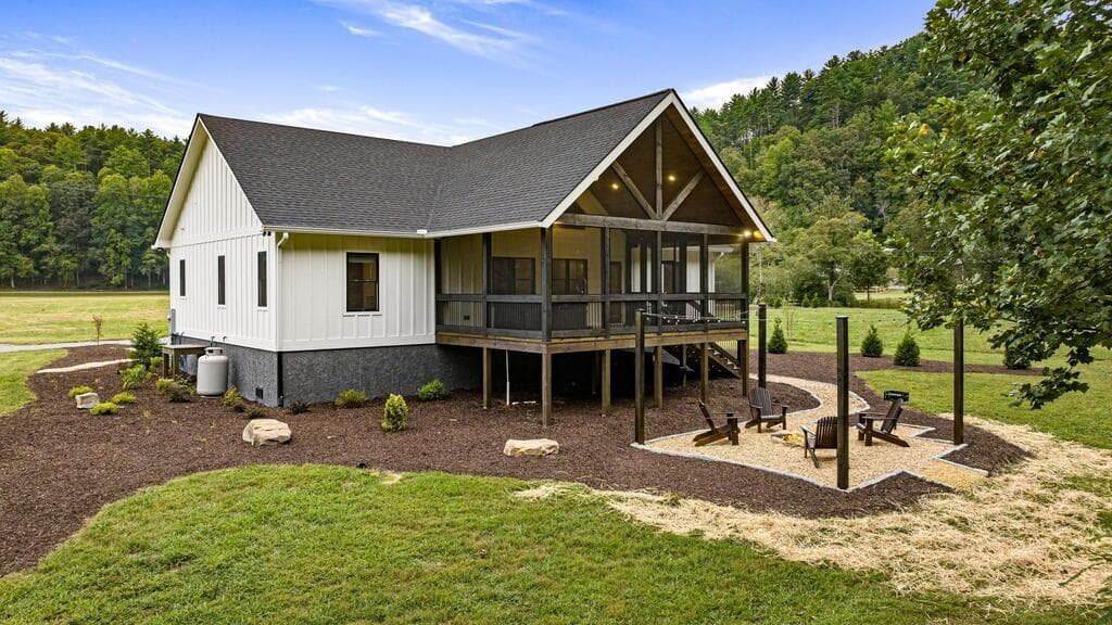 2 bedroom, 2 bathroom, 1,643 sq ft home for sale at 235 W Conasauga Creek, Ellijay, GA