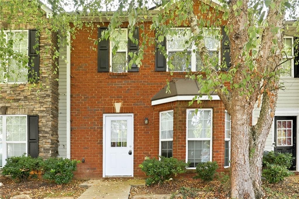 3 bedroom, 3 bathroom, 1,500 sq ft townhouse for rent at 2002 Grove Way, Hampton, GA 30228 for $1,505 a month