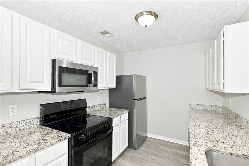3 bedroom, 3 bathroom, 1,500 sq ft townhouse for rent at 2002 Grove Way, Hampton, GA 30228 for $1,505 a month — photo 3