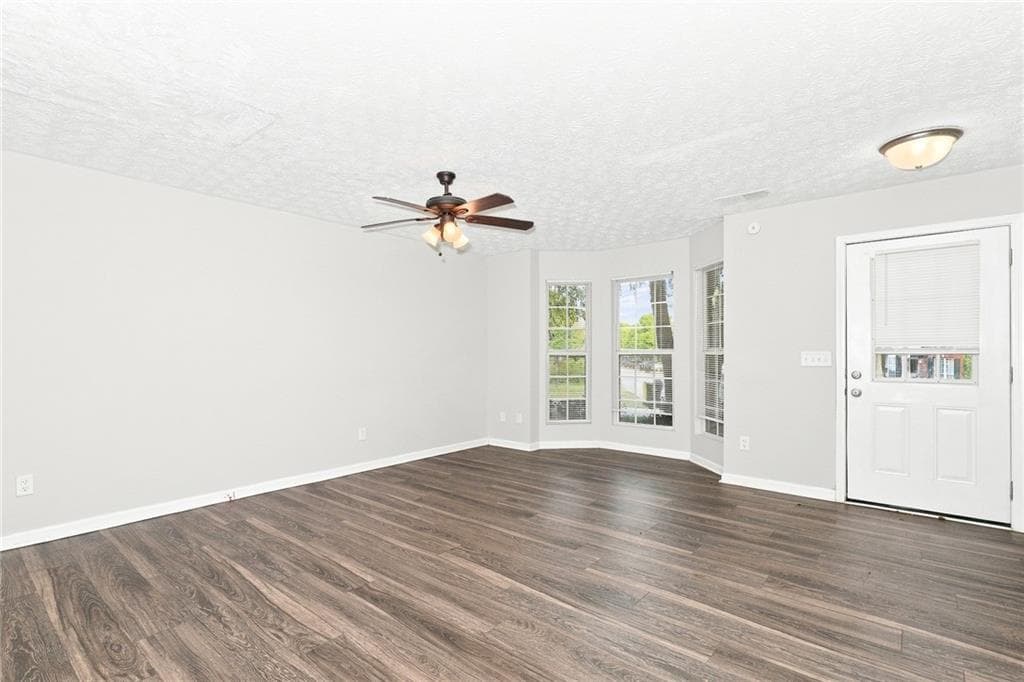 3 bedroom, 3 bathroom, 1,500 sq ft townhouse for rent at 2002 Grove Way, Hampton, GA 30228 for $1,505 a month — photo 5