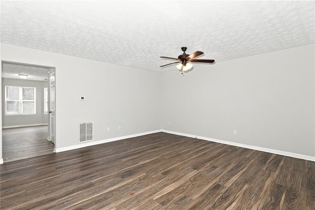 3 bedroom, 3 bathroom, 1,500 sq ft townhouse for rent at 2002 Grove Way, Hampton, GA 30228 for $1,505 a month — photo 6