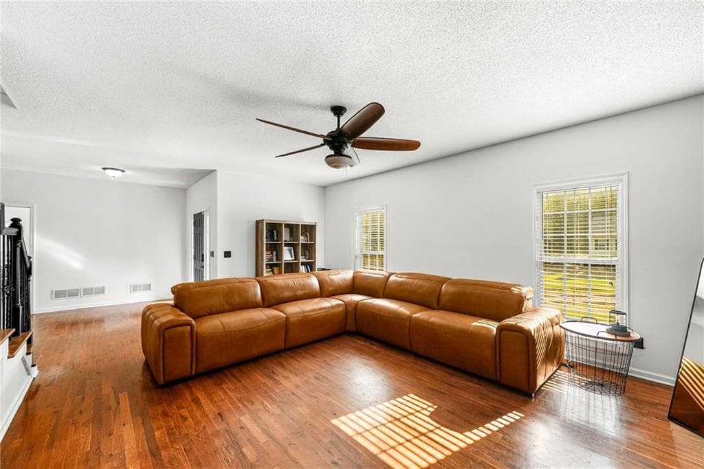 5 bedroom, 5 bathroom, 4,303 sq ft single family residence for rent at 176 Oak Leaf Drive, Carrollton, GA 30116 for $3,500 a month — photo 5