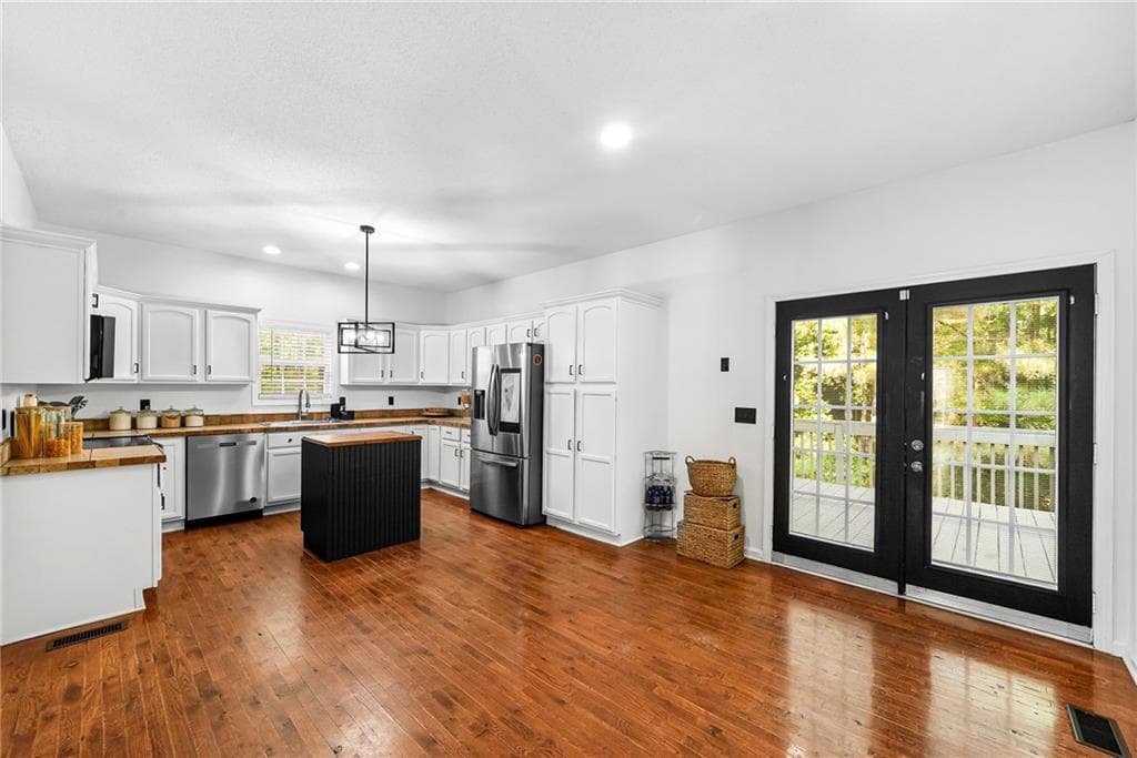 5 bedroom, 5 bathroom, 4,303 sq ft single family residence for rent at 176 Oak Leaf Drive, Carrollton, GA 30116 for $3,500 a month — photo 9