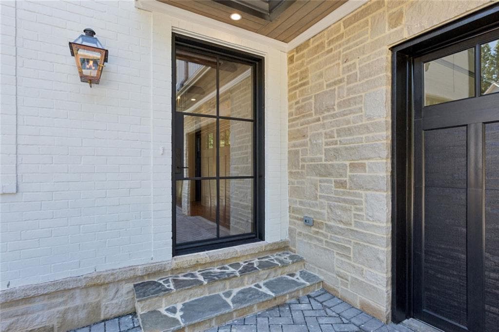 5 bedroom, 6 bathroom, 4,913 sq ft single family residence for sale at 140 Lake Estates Drive, Roswell, GA 30075 — photo 2