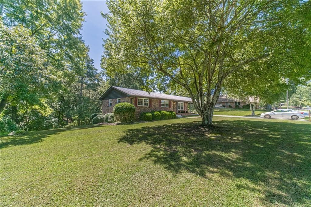 3 bedroom, 2 bathroom, 1,277 sq ft single family residence for sale at 4619 Mountain View Road, Oakwood, GA 30566 — photo 3