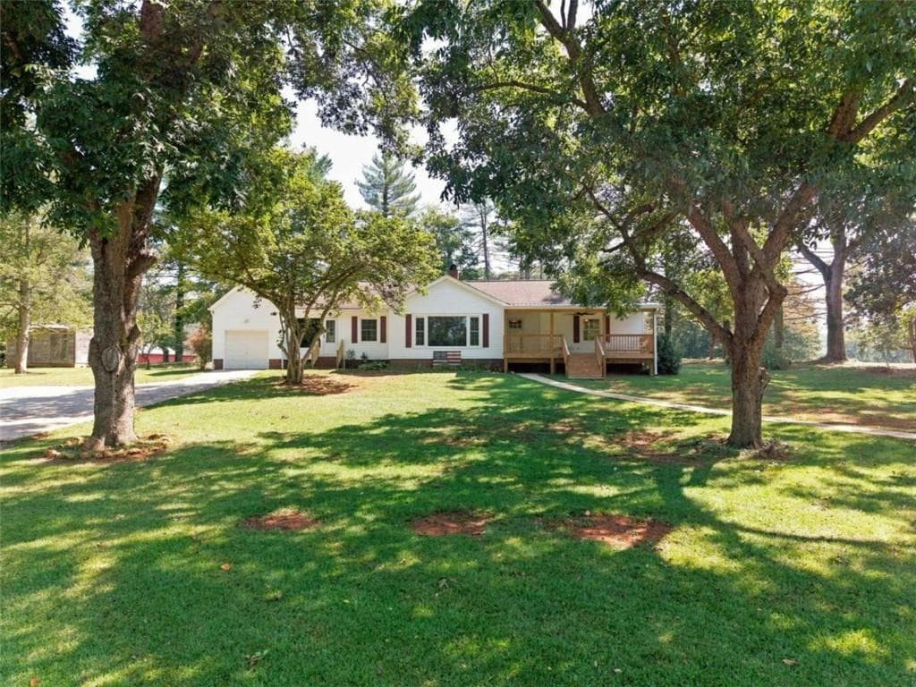 2 bedroom, 1 bathroom, 1,791 sq ft single family residence for sale at 8 Perry Farm Road, Cave Spring, GA 30124