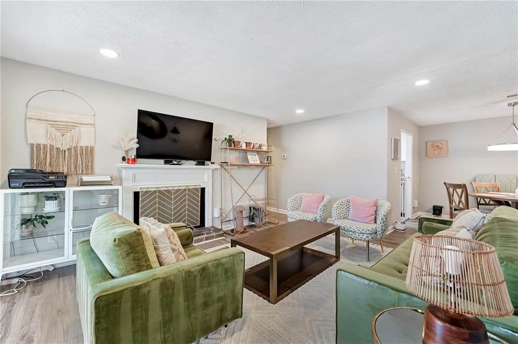 2 bedroom, 2 bathroom, 1,102 sq ft condominium for rent at 103 Natchez Trace, Sandy Springs, GA 30350 for $1,795 a month — photo 1 of 25