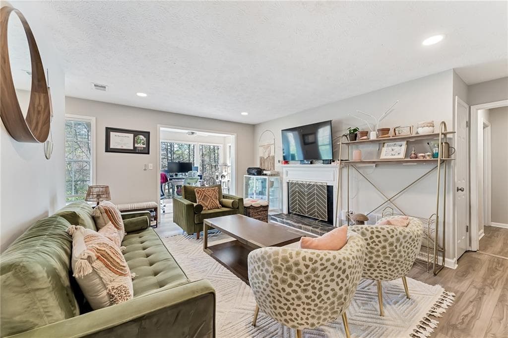 2 bedroom, 2 bathroom, 1,102 sq ft condominium for rent at 103 Natchez Trace, Sandy Springs, GA 30350 for $1,795 a month — photo 5