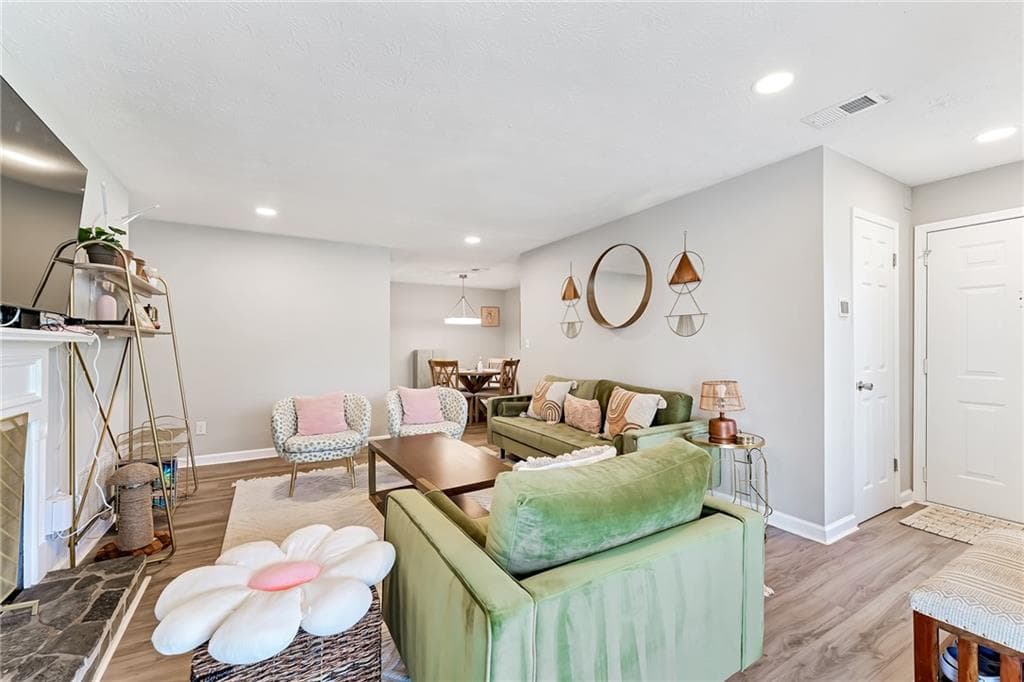 2 bedroom, 2 bathroom, 1,102 sq ft condominium for rent at 103 Natchez Trace, Sandy Springs, GA 30350 for $1,795 a month — photo 6