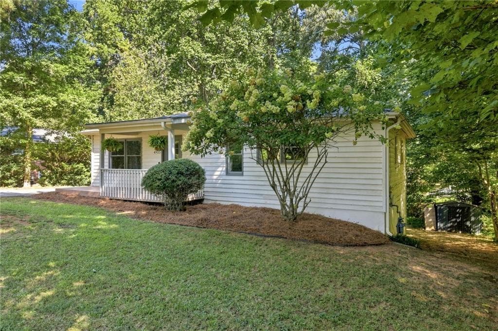 2 bedroom, 2 bathroom, 1,600 sq ft single family residence for sale at 4925 Oak Grove Drive, Cumming, GA 30040 — photo 4