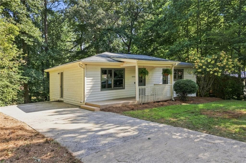 2 bedroom, 2 bathroom, 1,600 sq ft single family residence for sale at 4925 Oak Grove Drive, Cumming, GA 30040 — photo 5