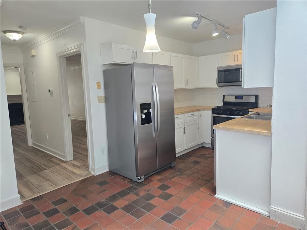 2 bedroom, 3 bathroom, 1,366 sq ft townhouse for rent at 7500 Roswell Road 75, Sandy Springs, GA 30350 for $1,975 a month — photo 9
