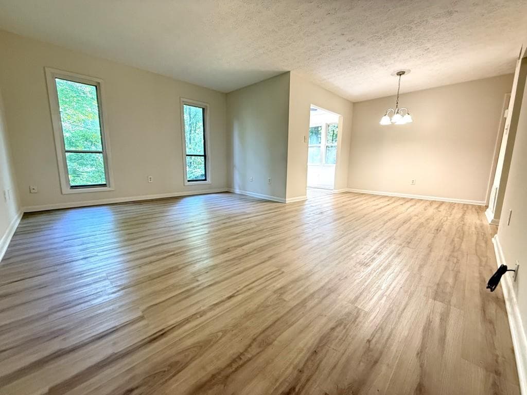 1 bedroom, 1 bathroom, 748 sq ft condominium for sale at 5153 Roswell Road 2, Atlanta, GA 30342 — photo 3