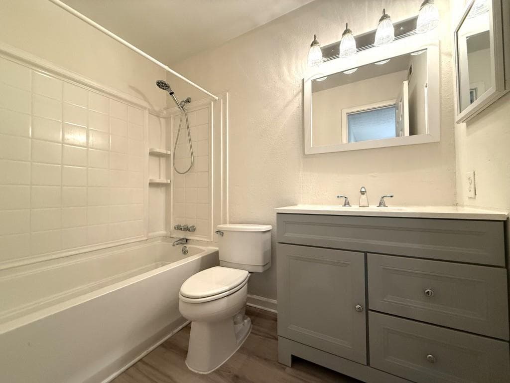 1 bedroom, 1 bathroom, 748 sq ft condominium for sale at 5153 Roswell Road 2, Atlanta, GA 30342 — photo 6