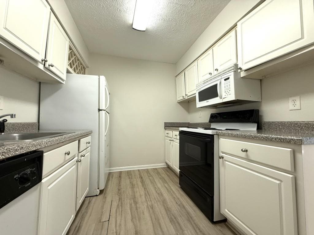 1 bedroom, 1 bathroom, 748 sq ft condominium for sale at 5153 Roswell Road 2, Atlanta, GA 30342 — photo 8