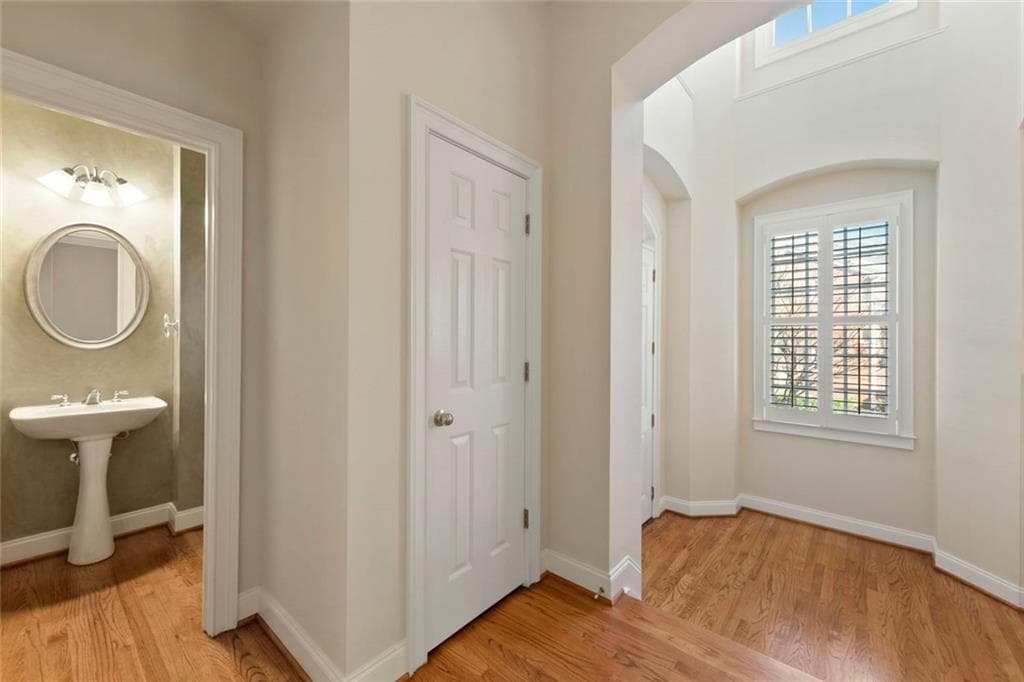 3 bedroom, 4 bathroom, 3,500 sq ft townhouse for rent at 5826 Riverstone Circle, Atlanta, GA 30339 for $3,600 a month — photo 3