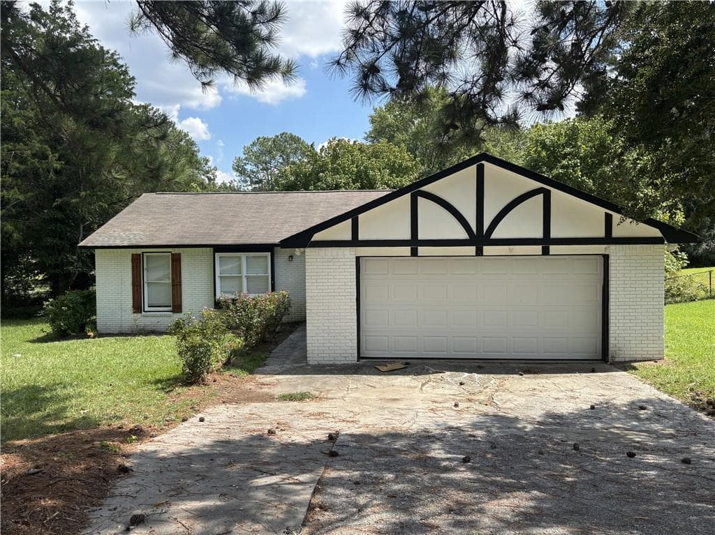 3 bedroom, 2 bathroom, 1,470 sq ft single family residence for sale at 6570 Kimberly Mill Road, Atlanta, GA 30349 — photo 1 of 20